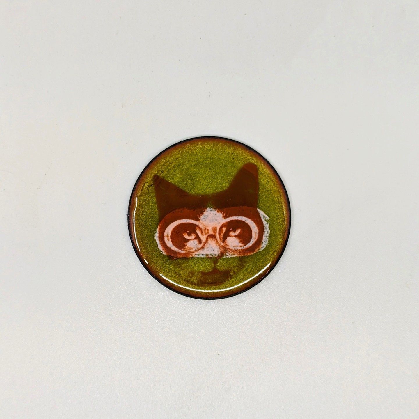 Cat with Glasses - Enamel piece featuring a cat wearing glasses