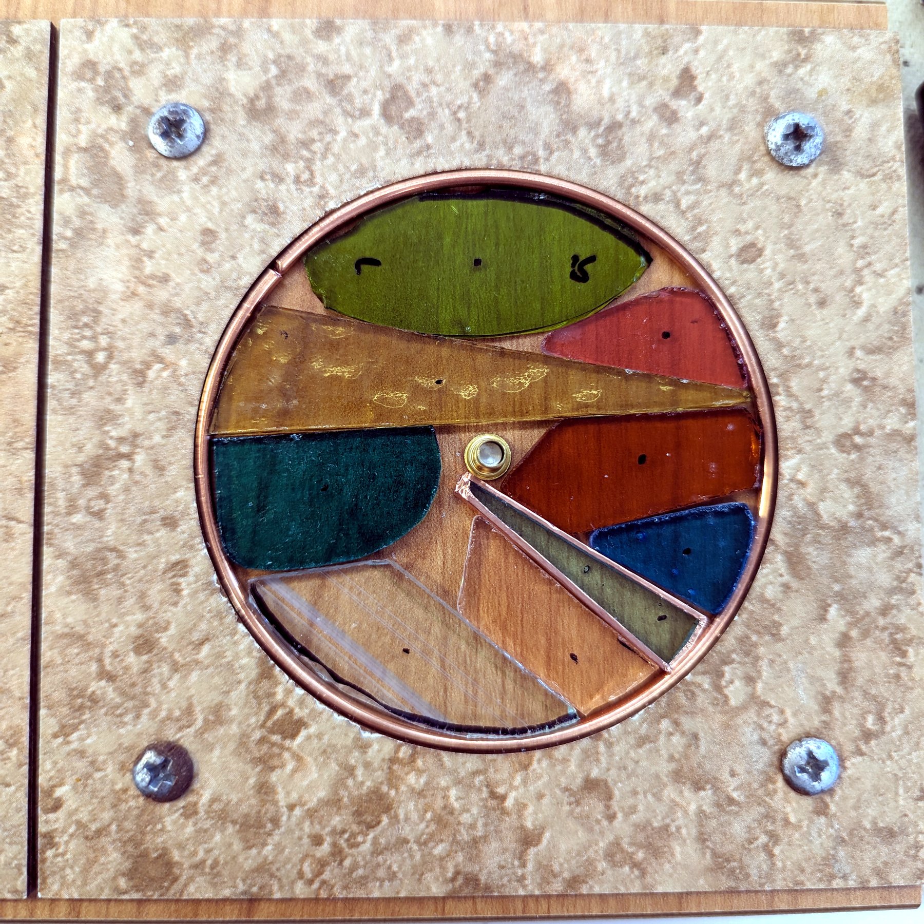 Colorwheel Disc - Copper-framed round kaleidoscope object case with colorful geometric segments